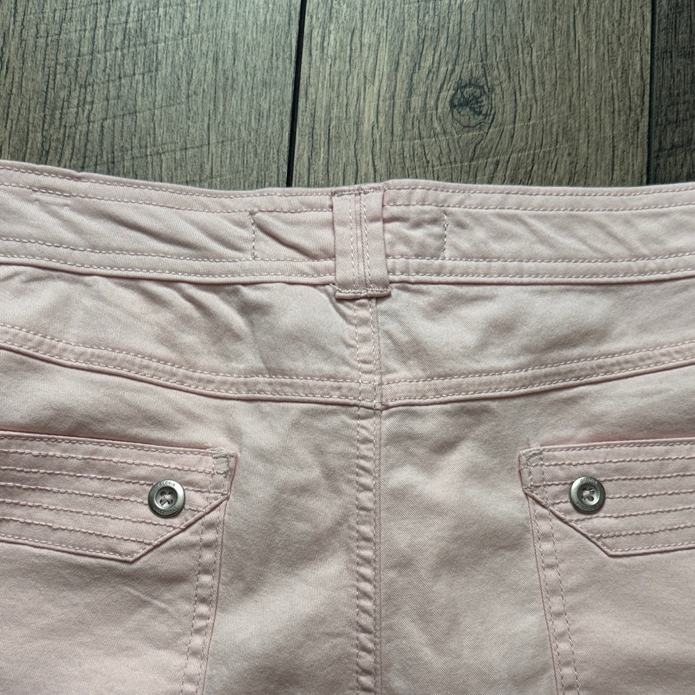 Gloria Vanderbilt Pale Pink Bermuda Shorts Size 16 - Picture 8 of 9